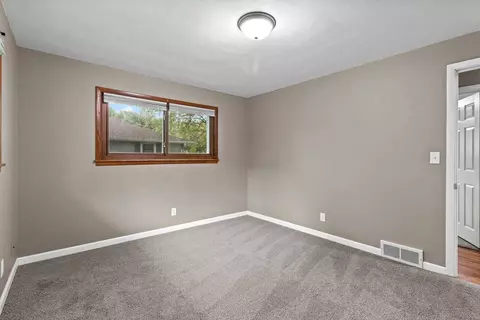 Bedroom - 1502 S Van Dyke Rd, Appleton, WI 54914 photo 7 of 7