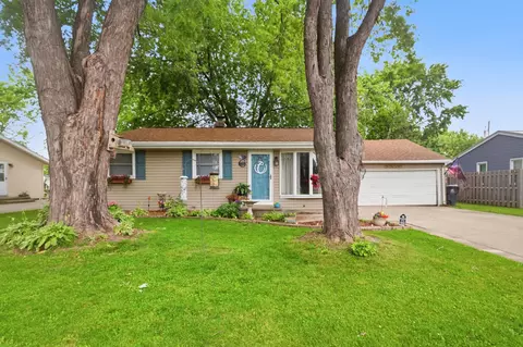 372 Mark Ct, Neenah, WI 54956