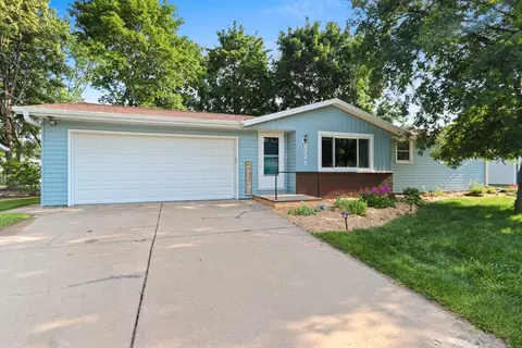 2721 Hazelwood Ln, Green Bay, WI 54304