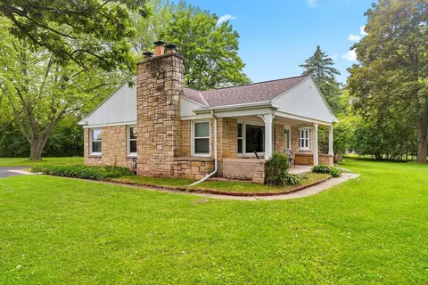 1636 Lost Dauphin Rd, De Pere, WI 54115
