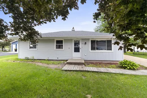 1711 Oriole St, New London, WI 54961