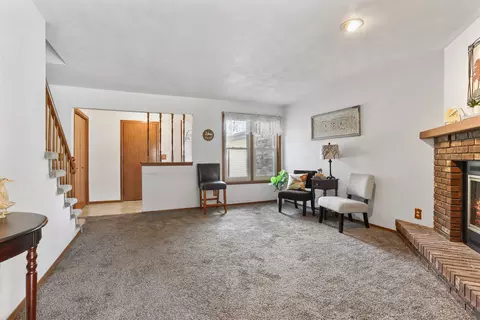 Living - 625 S Olson Ave #D, Appleton, WI 54914 photo 2 of 2