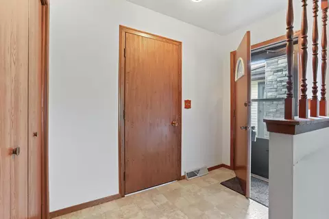 Entry Way - 625 S Olson Ave #D, Appleton, WI 54914 photo 1 of 1