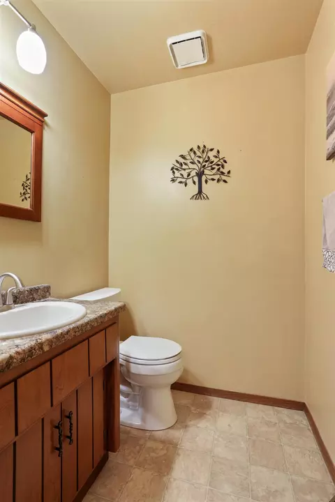 Bath - 625 S Olson Ave #D, Appleton, WI 54914 photo 1 of 2