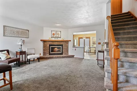 Living - 625 S Olson Ave #D, Appleton, WI 54914 photo 1 of 2