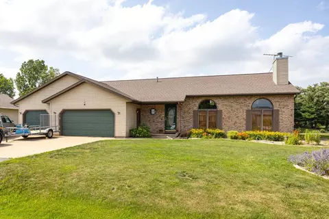 3318 Creek Side Dr, Oshkosh, WI 54904