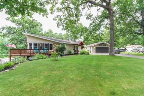 918 S Main St, Waupaca, WI 54981
