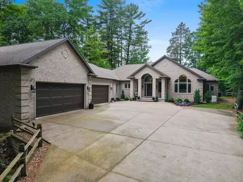 w2770 Setting Sun Road, Keshena, WI 54135