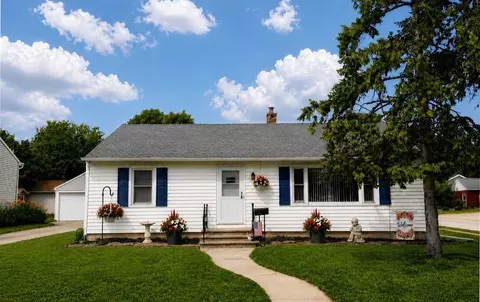 403 Dakota St, Oshkosh, WI 54902
