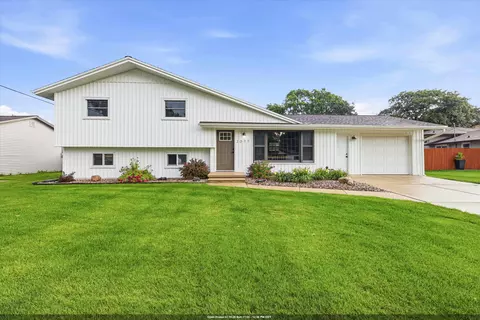 2077 True Ln, Green Bay, WI 54313