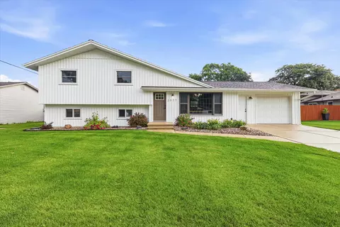 2077 True Ln, Green Bay, WI 54313