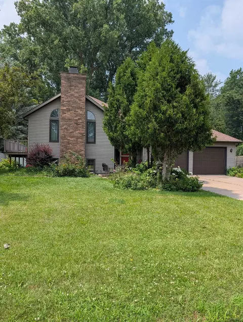 2050 Hilltop Dr, Ashwaubenon, WI 54313