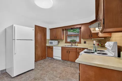 Kitchen - 926 E Byrd St, Appleton, WI 54911 photo 1 of 6