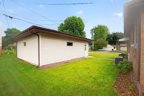 Exterior - 926 E Byrd St, Appleton, WI 54911 photo 9 of 9