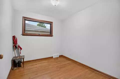 Bedroom - 926 E Byrd St, Appleton, WI 54911 photo 6 of 7