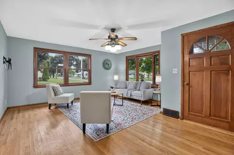 Living - 926 E Byrd St, Appleton, WI 54911 photo 2 of 3