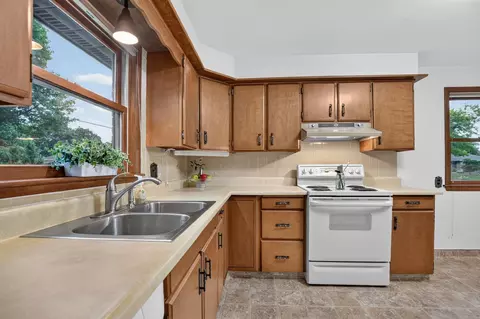 Kitchen - 926 E Byrd St, Appleton, WI 54911 photo 4 of 6