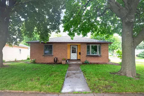 Exterior - 926 E Byrd St, Appleton, WI 54911 photo 2 of 9