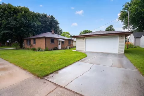Exterior - 926 E Byrd St, Appleton, WI 54911 photo 6 of 9