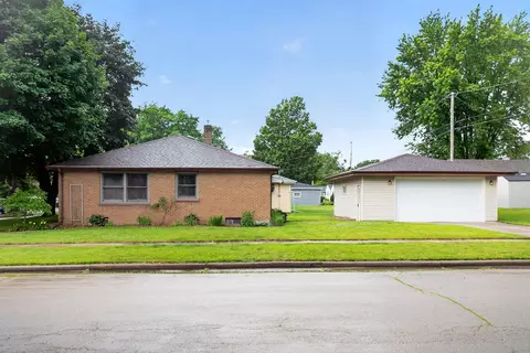 Exterior - 926 E Byrd St, Appleton, WI 54911 photo 5 of 9