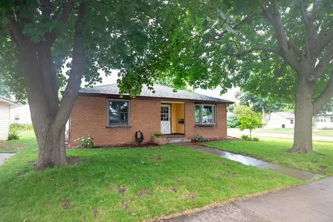 Exterior - 926 E Byrd St, Appleton, WI 54911 photo 3 of 9
