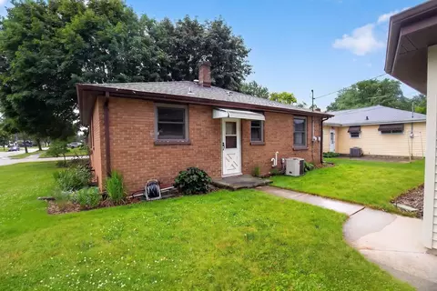 Exterior - 926 E Byrd St, Appleton, WI 54911 photo 8 of 9