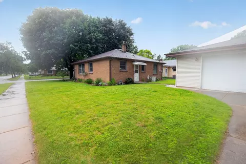 Exterior - 926 E Byrd St, Appleton, WI 54911 photo 7 of 9