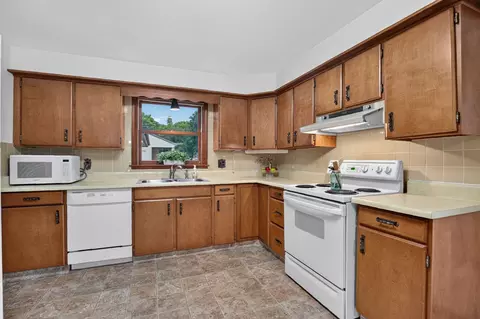 Kitchen - 926 E Byrd St, Appleton, WI 54911 photo 2 of 6