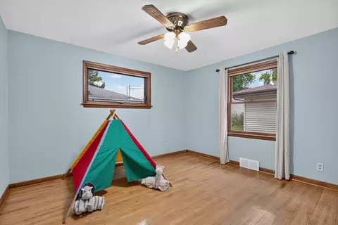 Bedroom - 926 E Byrd St, Appleton, WI 54911 photo 4 of 7