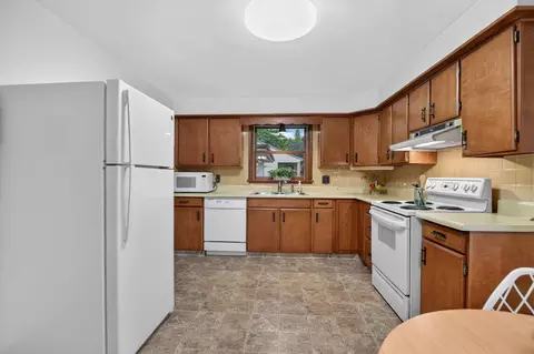 Kitchen - 926 E Byrd St, Appleton, WI 54911 photo 3 of 6