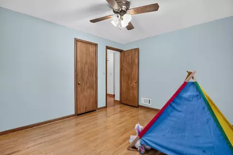 Bedroom - 926 E Byrd St, Appleton, WI 54911 photo 5 of 7