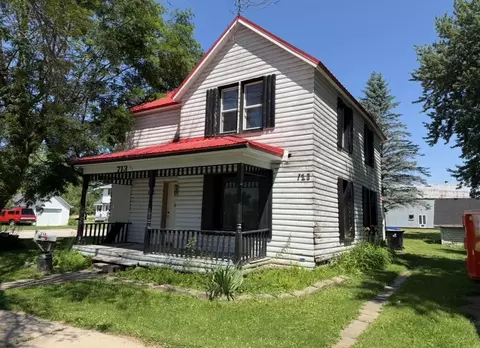 713 W Waupaca St, New London, WI 54961