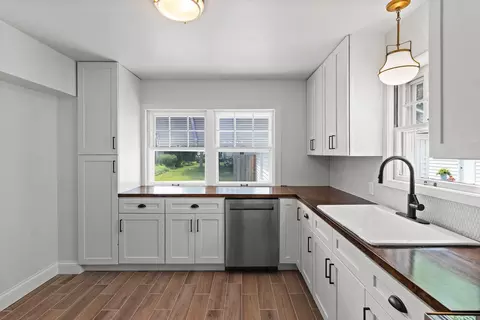 Kitchen - 1727 N Clark St, Appleton, WI 54911 photo 3 of 4