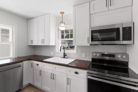 Kitchen - 1727 N Clark St, Appleton, WI 54911 photo 4 of 4
