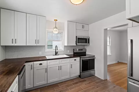 Kitchen - 1727 N Clark St, Appleton, WI 54911 photo 2 of 4