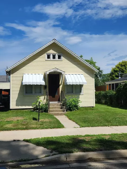 4208 10th St, Menominee, MI 49858