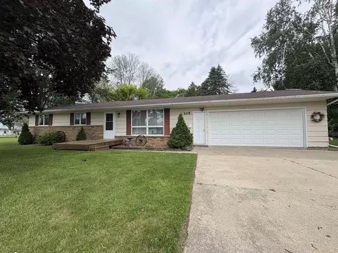 205 N Meyer St, Cecil, WI 54111