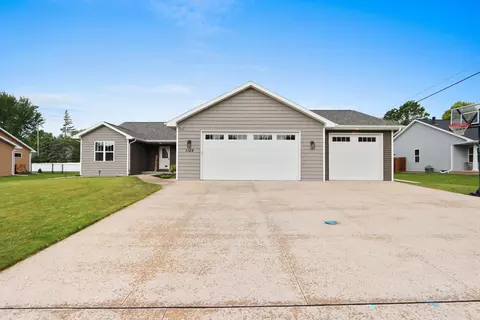 1124 Harold Dr, Menasha, WI 54952