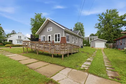 47 E 14th St, Clintonville, WI 54929