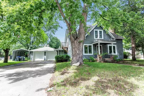 110 W Parker St, Weyauwega, WI 54983