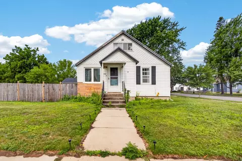 301 Burns St, Marinette, WI 54143