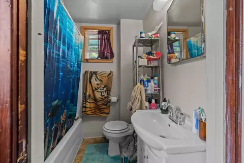 Bath - 318 W Brewster St, Appleton, WI 54911 photo 2 of 4