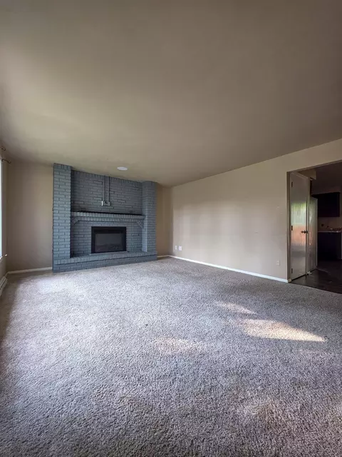 Living - 1000 W Browning St, Appleton, WI 54914 photo 1 of 2