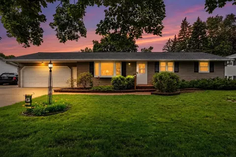 1203 Valley View Rd, Green Bay, WI 54304