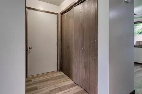 Entry Way - 1825 W Brewster St, Appleton, WI 54914 photo 2 of 4
