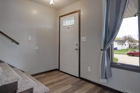 Entry Way - 1825 W Brewster St, Appleton, WI 54914 photo 3 of 4