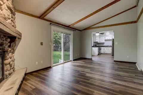 Living - 1825 W Brewster St, Appleton, WI 54914 photo 2 of 9