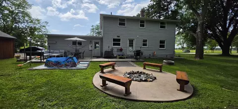Exterior - 4020 N Ballard Rd, Appleton, WI 54913 photo 10 of 12