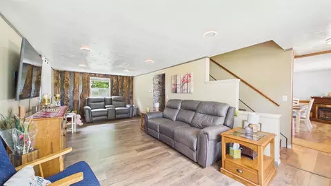 Living - 4020 N Ballard Rd, Appleton, WI 54913 photo 2 of 2