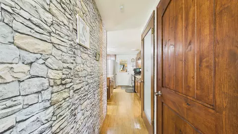 Entry Way - 4020 N Ballard Rd, Appleton, WI 54913 photo 2 of 4